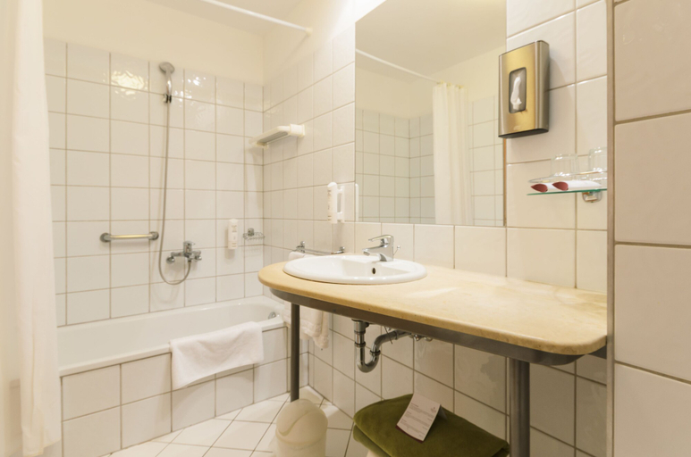 Bathroom 5, Hunguest Hotel Aqua Sol, Hajdúszoboszló