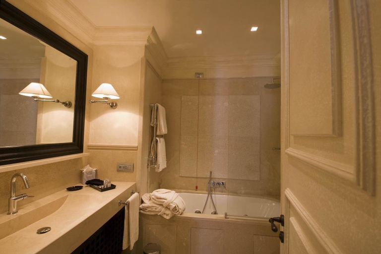Bathroom 5, Palazzo Gattini Luxury Hotel, Matera