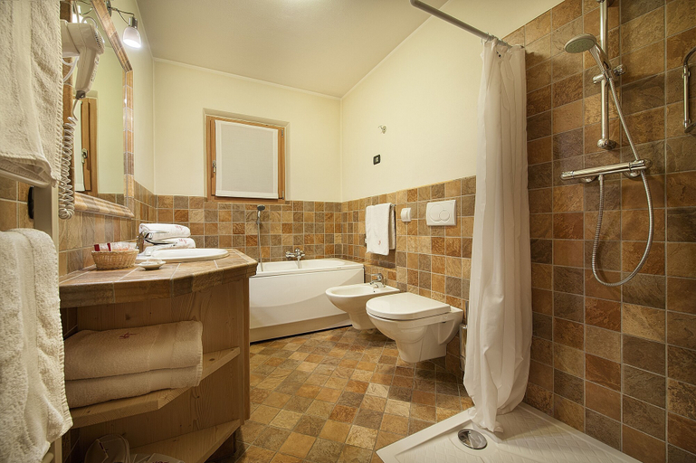 Bathroom 3, Hotel Meeting, Sondrio