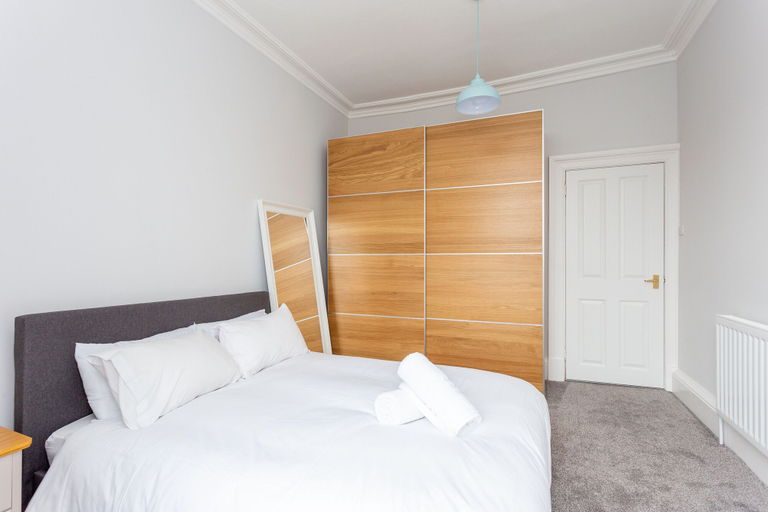 Bedroom 3, Silver Lining - Luxury New Town Apartment, Edinburgh