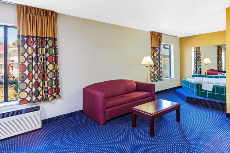 Others 5, Super 8 by Wyndham Morristown/South, Hamblen