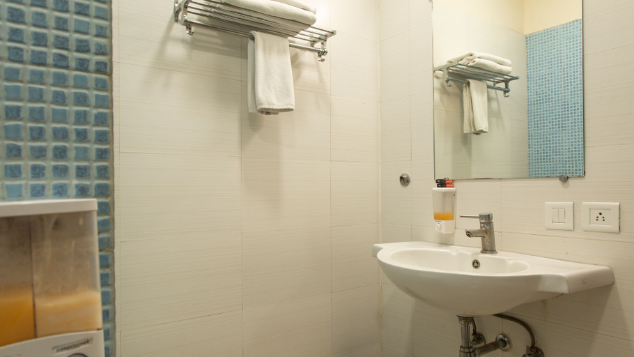 Bathroom 4, Ginger Faridabad, Faridabad