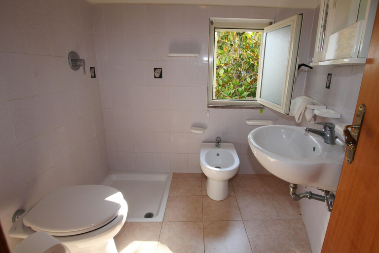 Bathroom 4, Villaggio Hotel Quattro Scogli, Vibo Valentia