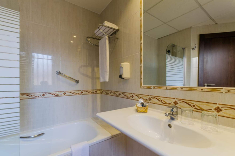 Bathroom 4, Hotel Don Juan, Granada