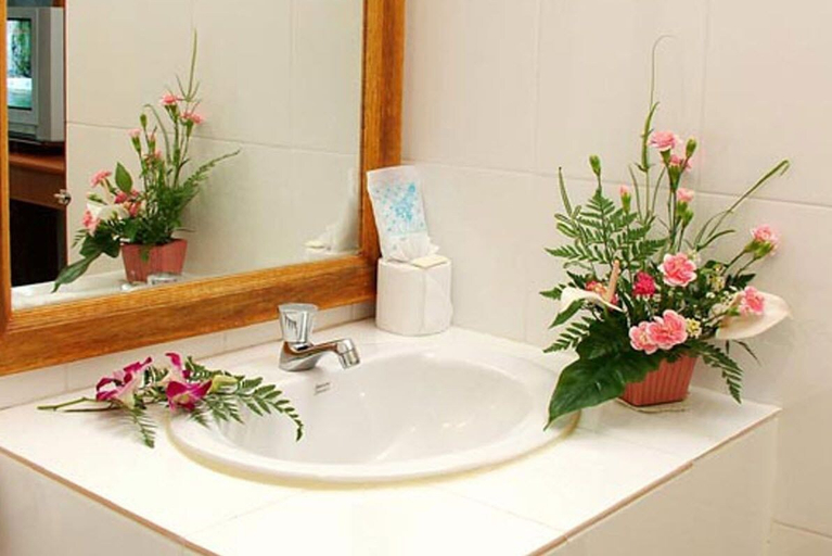 Bathroom 4, Oasis Resort, Mueang Krabi