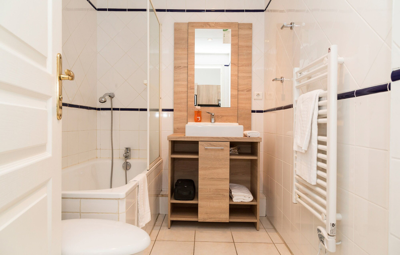 Bathroom, Résidence Odalys Valentin plage, Loire-Atlantique