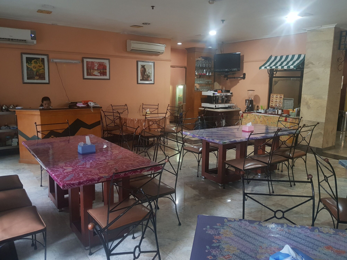Food & Drinks 5, Hotel Surya Baru, Central Jakarta