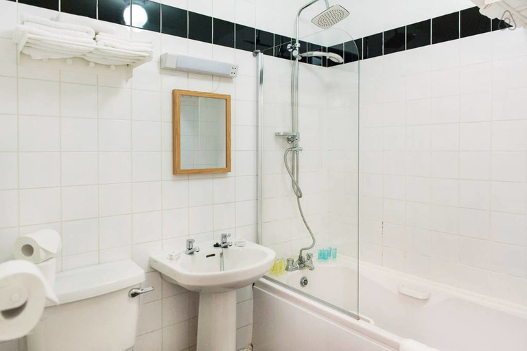 Bathroom, MetroStays - Temple Bar 11, Dublin