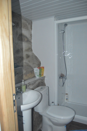 Bathroom 3, Casa de Amigos, Idanha-a-Nova