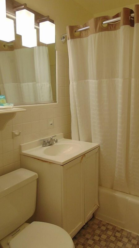 Bathroom 5, Oceanside Lodge, Cape May