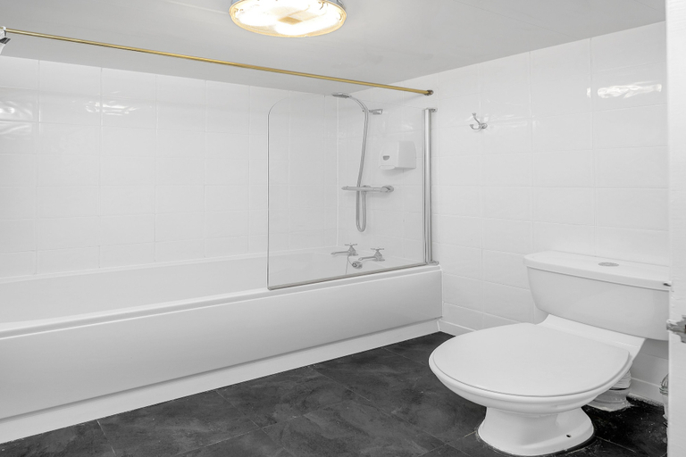 Bathroom 4, Flexistay Tulsi Aparthotel, London