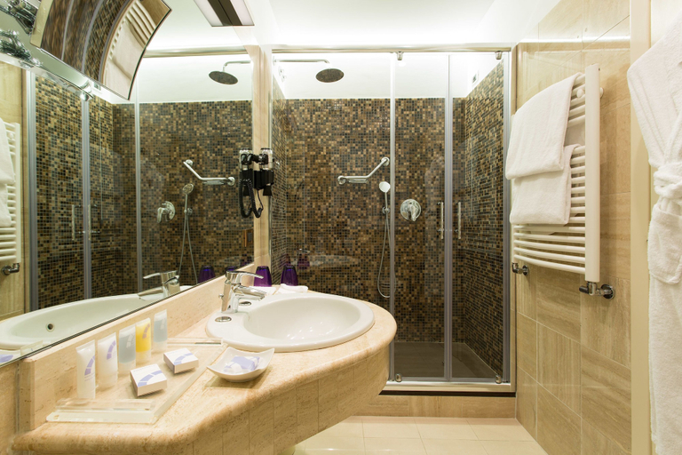 Bathroom 4, Nazionale, Rome