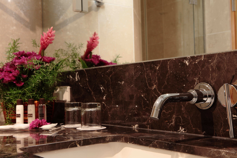 Bathroom 5, Talatona Convention Hotel, Samba