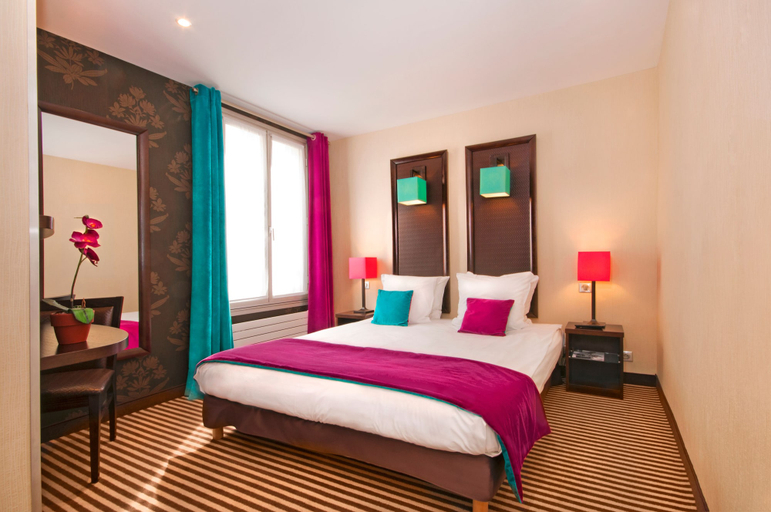 Bedroom 2, Hotel Pax Opera, Paris