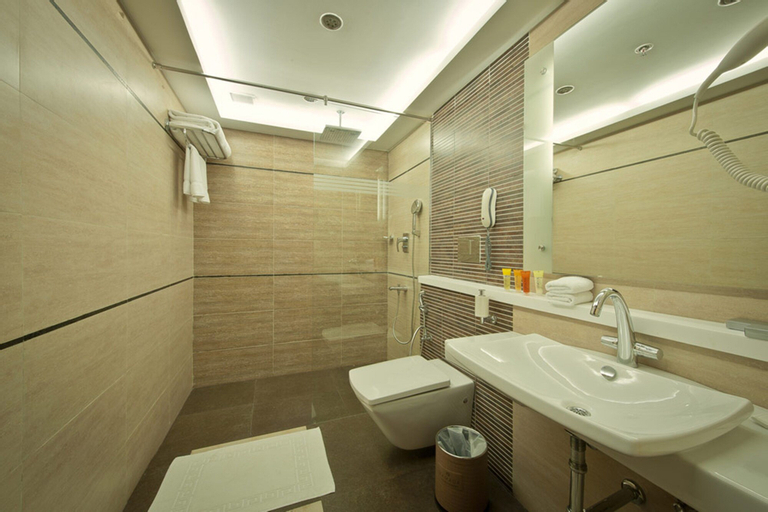Bedroom 5, Ramada by Wyndham Chennai Egmore, Chennai