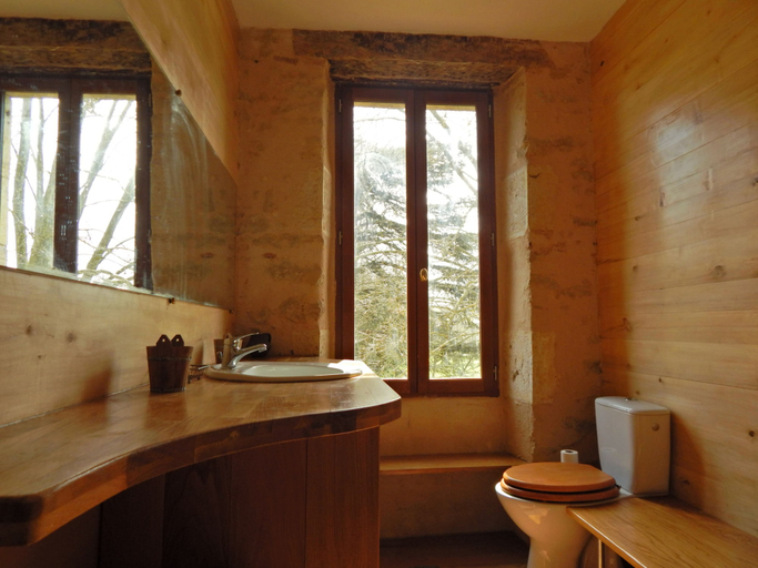 Bathroom 5, Le Moulin des Marionnettes, Gers