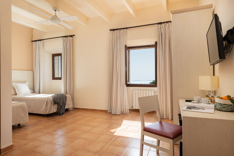 Bedroom 3, Santuari de Cura, Baleares