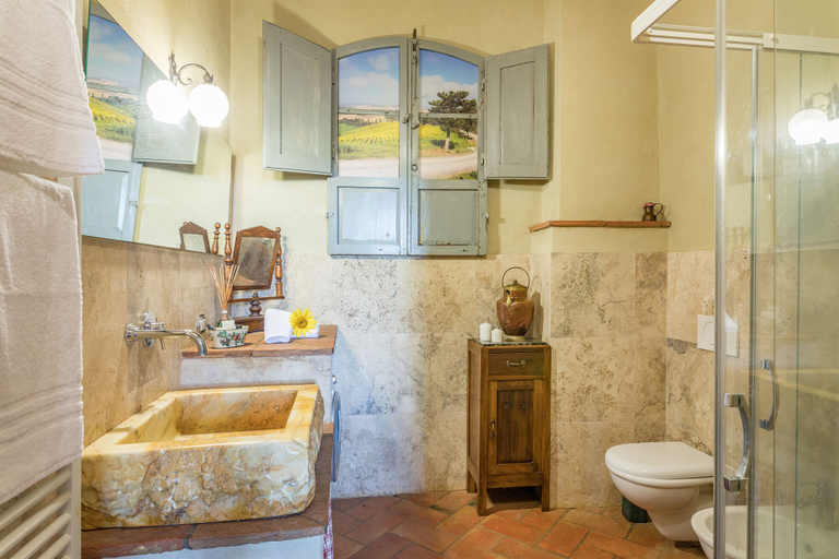 Bathroom 4, Podere Albereto, Siena