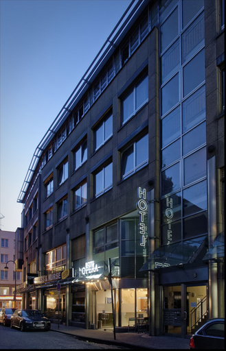 Exterior & Views