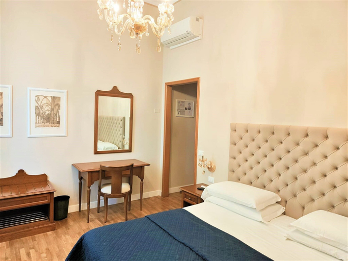 Bedroom 3, Hotel Europa, Lucca