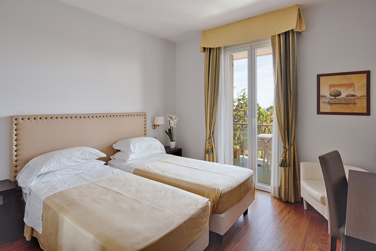 Bedroom 3, Hotel Paradiso, Imperia