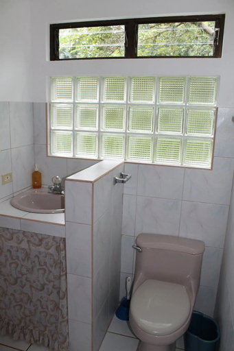 Bathroom 3, CRParaiso Main House, Tilarán