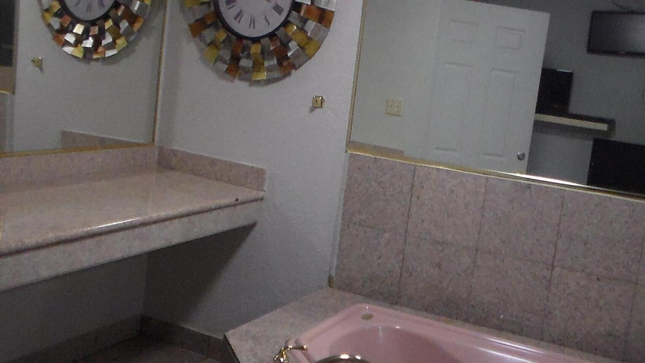 Bathroom 3, Laurel Inn, Alameda