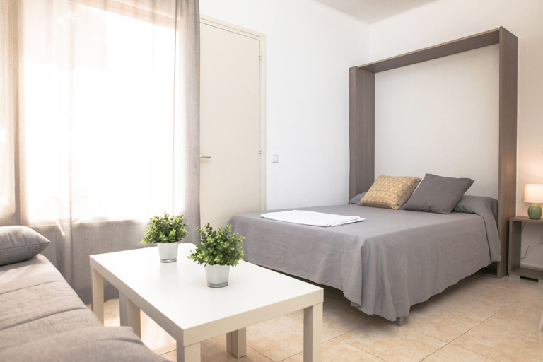 Bedroom 3, RVApartaments Benelux, Girona