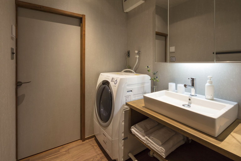 Bathroom 4, Hikoso-machi Kin no Ma, Kanazawa