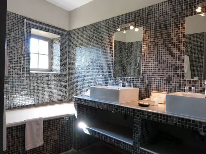 Bathroom 3, Château d'Arpaillargues, Gard