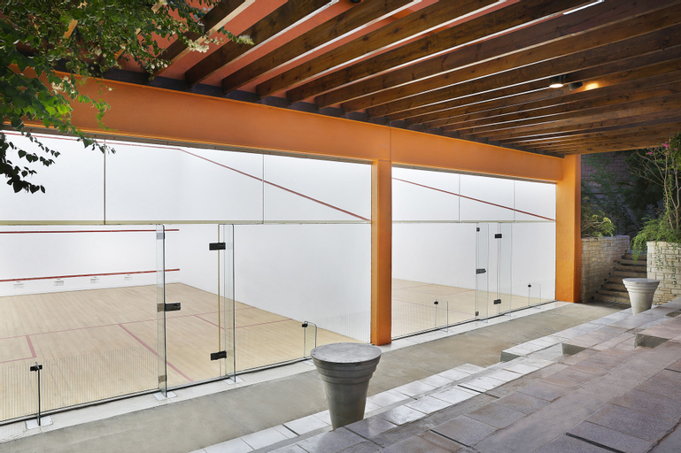Exterior & Views 23