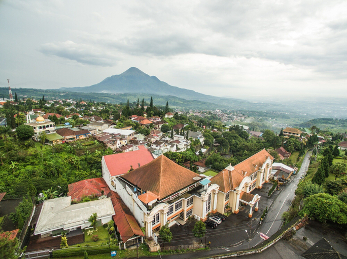 Exterior & Views 20