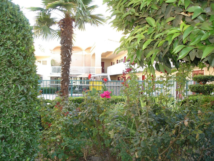 Others 5, Dream Inn, Fresno