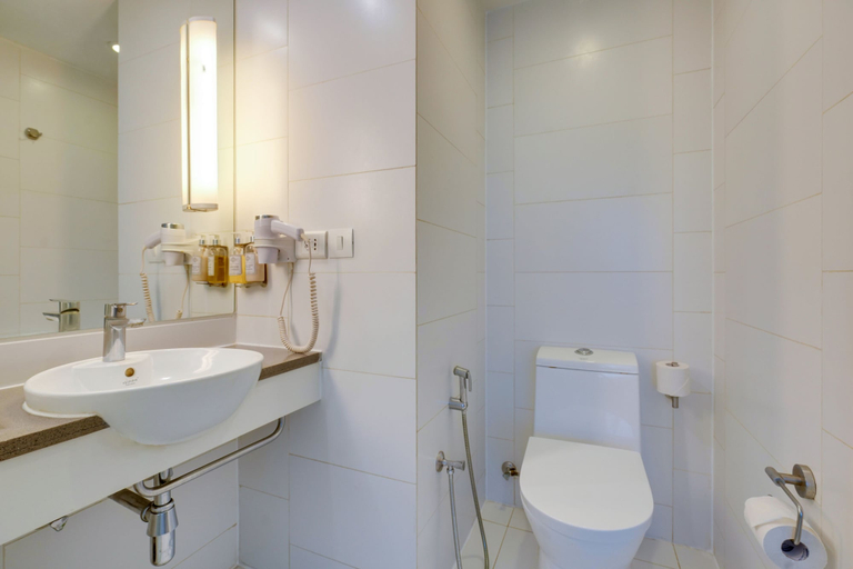 Bathroom 3, Fairfield by Marriott Ahmedabad, Ahmadabad