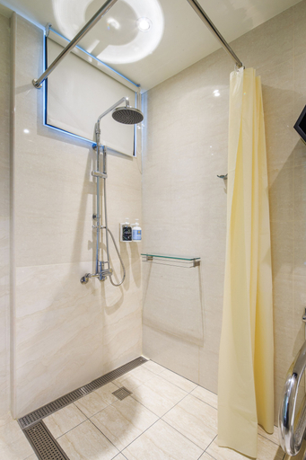 Bathroom 4, Bee House by Cosmos Creation-Taipei Main Station, Taipei City