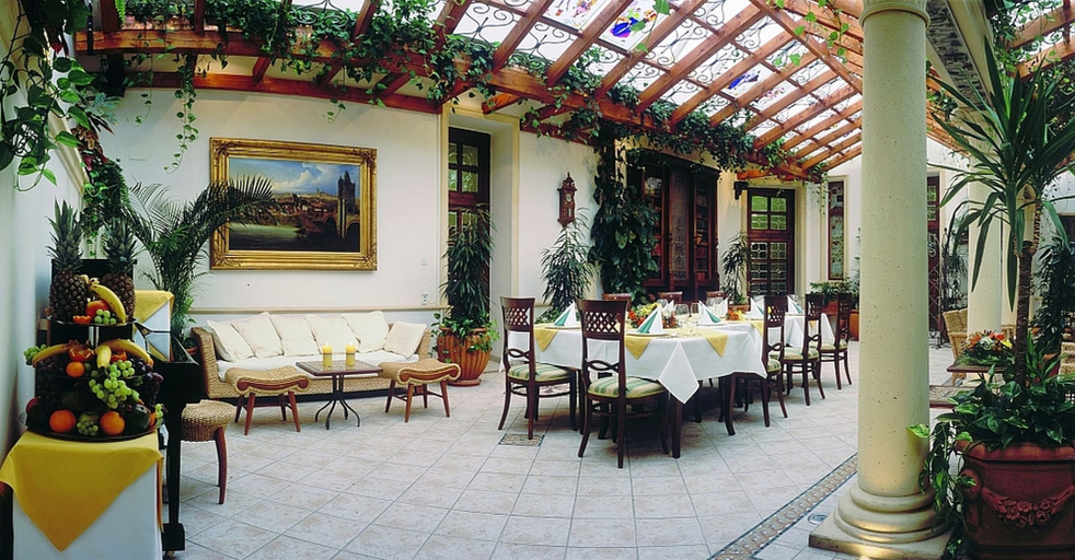 Food & Drinks 5, Green Garden Hotel, Praha 2