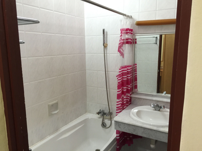 Bathroom 4, International House, Penang Island