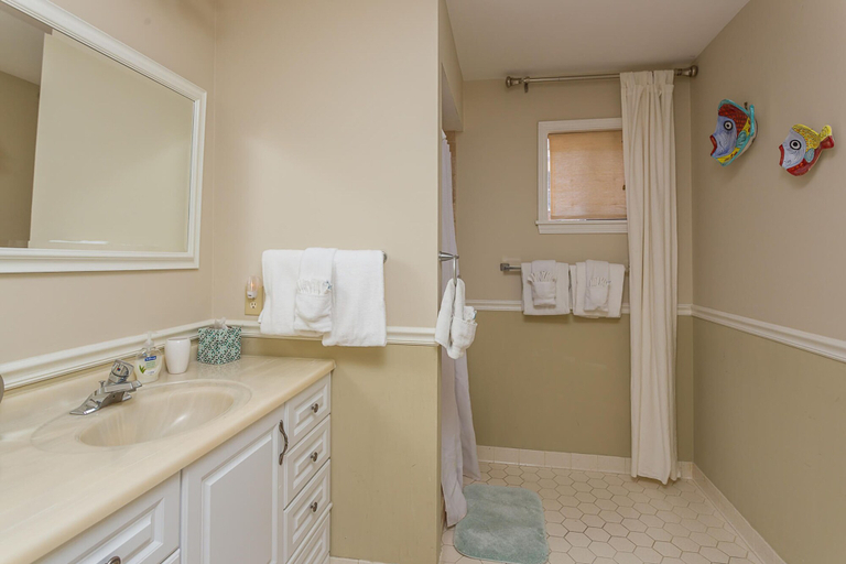 Bathroom 3, 4316 7th Street by Hodnett Cooper, Glynn