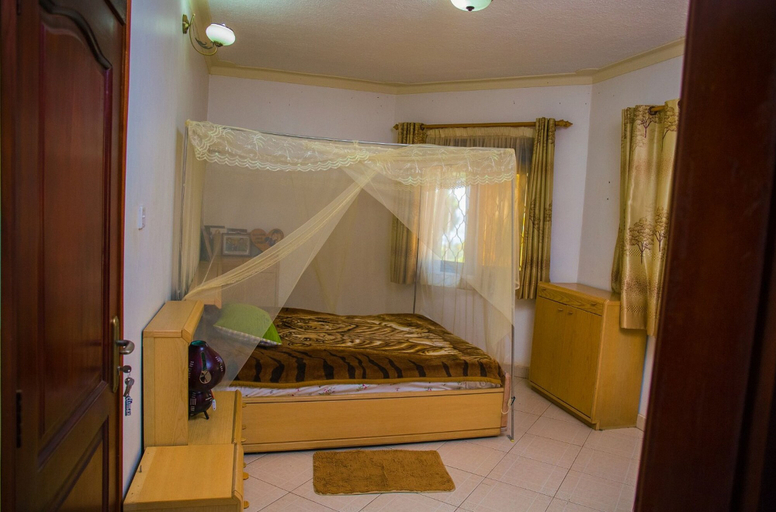 Bedroom 2, The White House, Buikwe