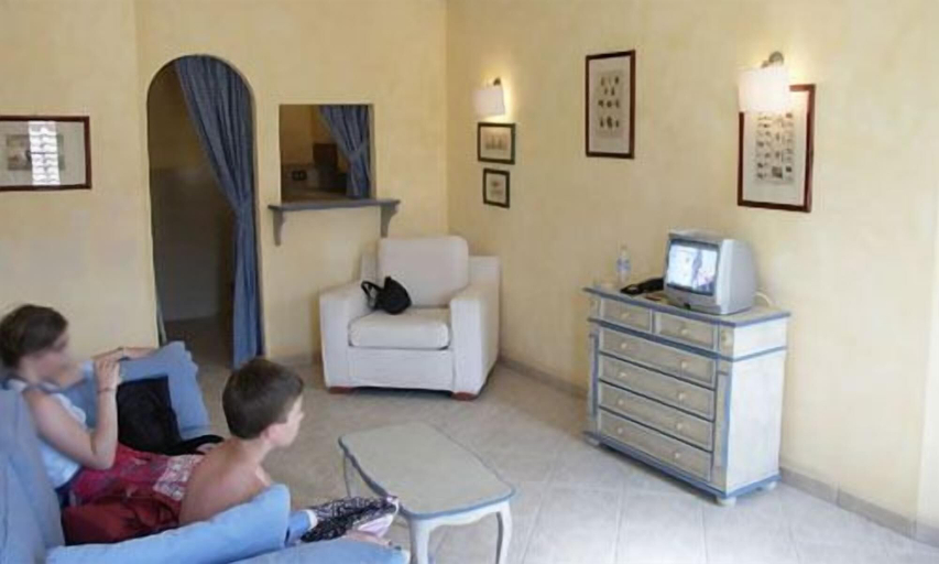 Others, Resort La Mandola, Livorno