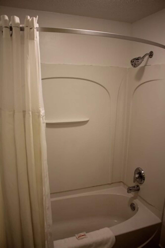 Bathroom 4, Ramada by Wyndham Cleveland Airport West, Cuyahoga