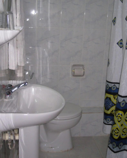 Bathroom 4, Hotel Margherita, Busongora