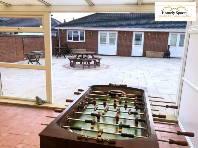 Others 4, Spacious 3BR Home in Bedford for Big Groups, Bedfordshire