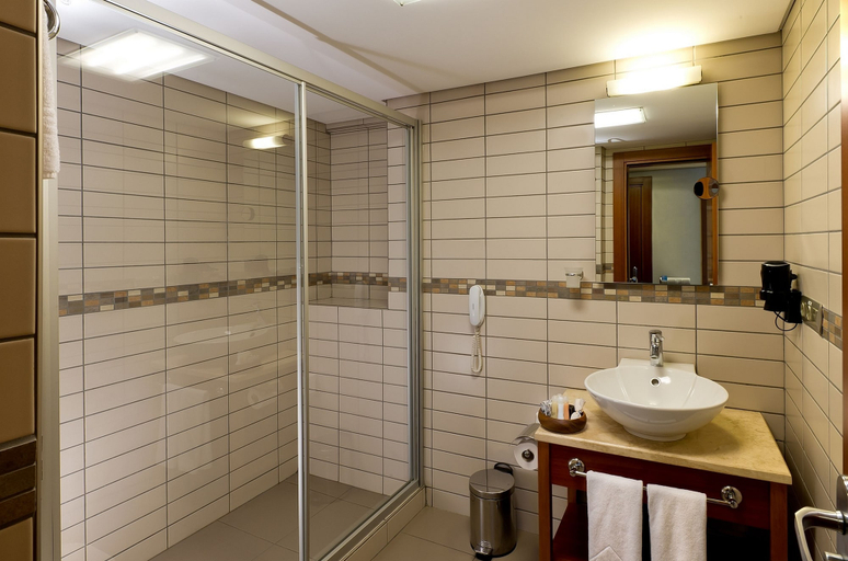 Bathroom 4, Istanbul Golden City Hotel, BeyoÄźlu