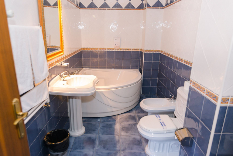 Bathroom 5, Complejo Hostelero Paladium, Ourense