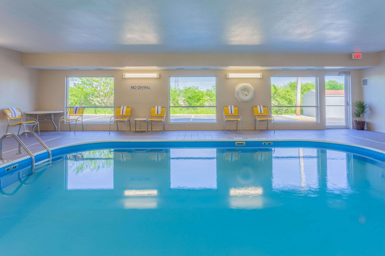 Sport & Beauty, Wingate by Wyndham Gurnee, Lake