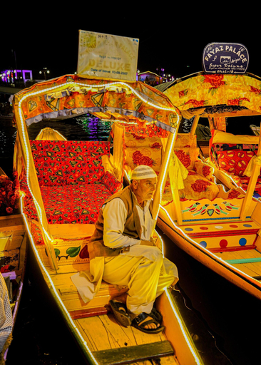 Food & Drinks, Kharpalace group of houseboats, Srinagar