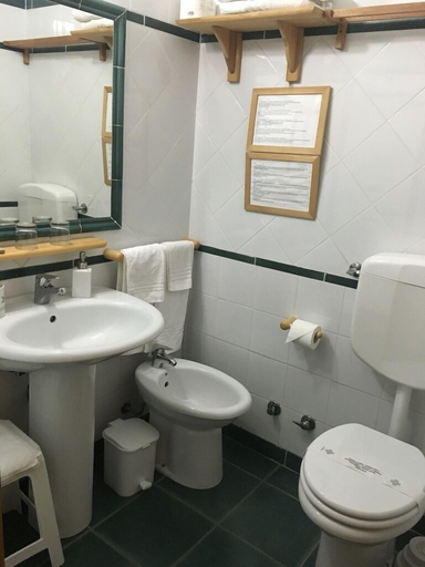 Bathroom 5, Aparthotel Domus De Janas Sul Mare, Ogliastra