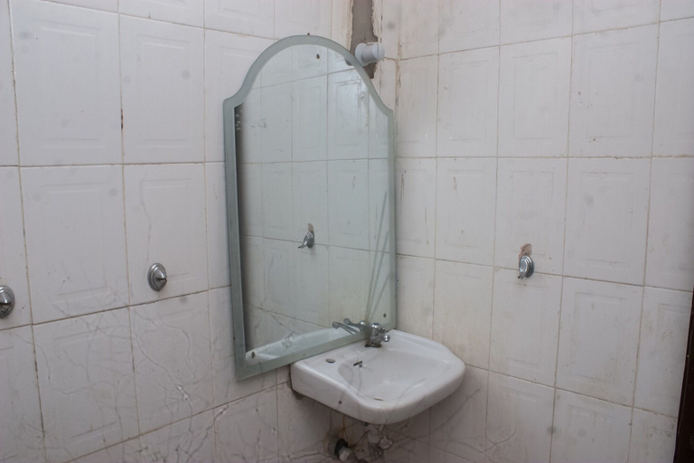 Bathroom 3, Janny Paul Hotel & Suites, Ikorodu