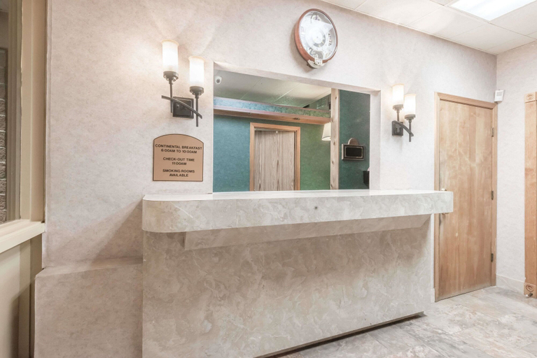 Bathroom 4, Days Inn By Wyndham Niles, Trumbull